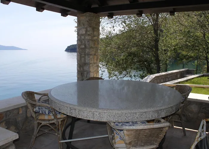 アパート By The Sea Medveja, Opatija - 7722 ロヴラン