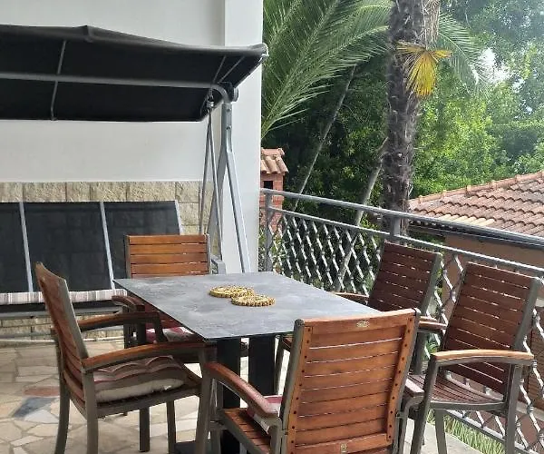 アパート By The Sea Medveja, Opatija - 7722 ロヴラン